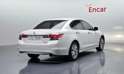 Honda Accord 2011, 127149 км, за 4500000 KRW - фото 2