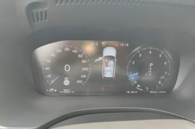 Volvo XC60 2020, 99400 км, за 115565.48 CNY - фото 8