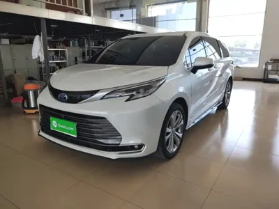 Toyota Sienna · 2024 год