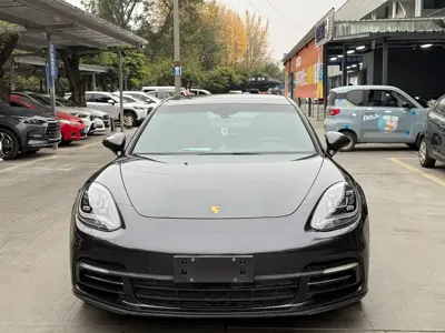 Porsche Panamera 2019, 120000 км, за 441800 CNY