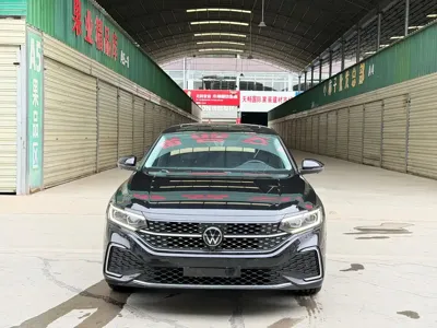 Volkswagen Passat 2023, 51000 км, за 129800 CNY - фото 2