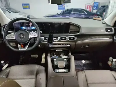 Mercedes-Benz GLS 2023, 27400 км, за 650000 CNY