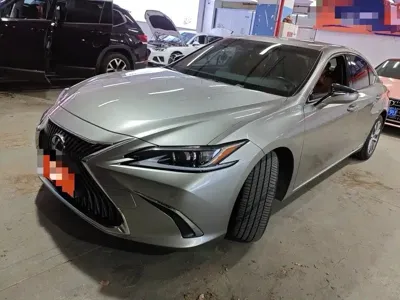 Lexus ES 2020, 28000 км, за 199800 CNY - фото 1