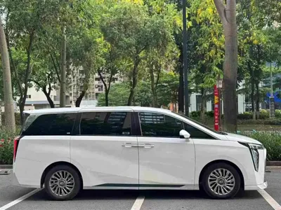 GAC Motor Trumpchi M8 2023, 50000 км, за 149800 CNY