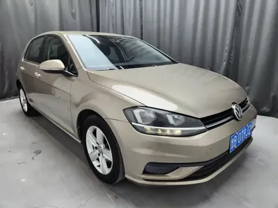Volkswagen Golf 2018, 120000 км, за 28800 CNY