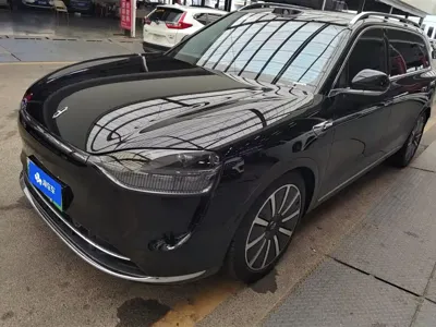 AITO 问界 AITO M9 · 2024 год