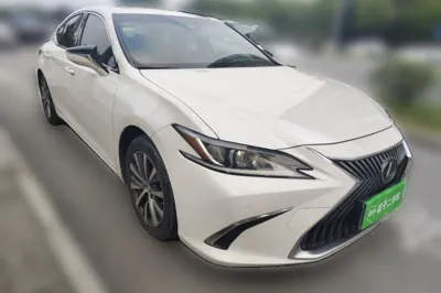 Lexus ES 2018, 114000 км, за 128707.99 CNY