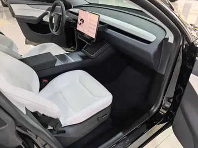 Tesla Model Y 2025, 25000 км, за 262800 CNY - фото 12