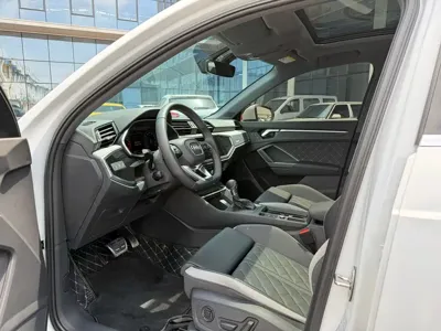 Audi Q3 2025, 15000 км, за 152000 CNY