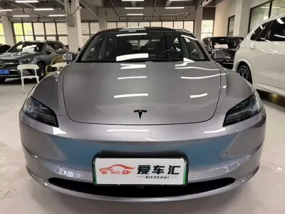 Tesla Model 3 2026, 3000 км, за 236800 CNY