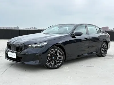 BMW 5 Series 2025, 1000 км, за 366000 CNY