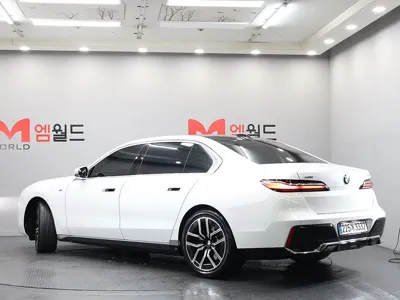 BMW 7-Series 2024, 21589 км, за 121000000 KRW