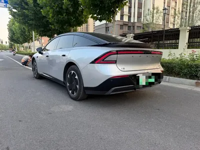 Xpeng P7+ 2025, 9000 км, за 125800 CNY