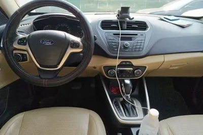 Ford Escort 2015, 146700 км, за 21495.18 CNY - фото 9