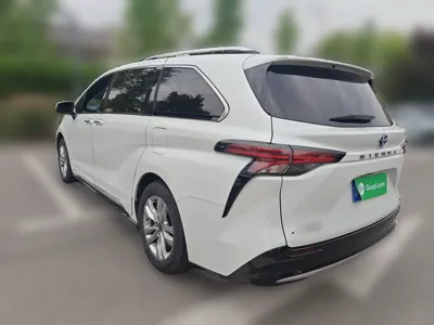 Toyota Sienna 2021, 95400 км, за 232592.52 CNY