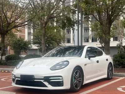 Porsche Panamera · 2011 год