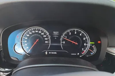 BMW 5 Series 2018, 28500 км, за 127688.98 CNY - фото 11