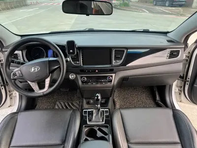 Hyundai Mistra 2017, 110000 км, за 37800 CNY
