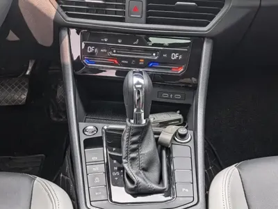 Volkswagen Bora 2023, 40000 км, за 95800 CNY