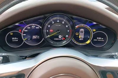 Porsche Cayenne E-Hybrid 2023, 50000 км, за 499474.38 CNY - фото 15