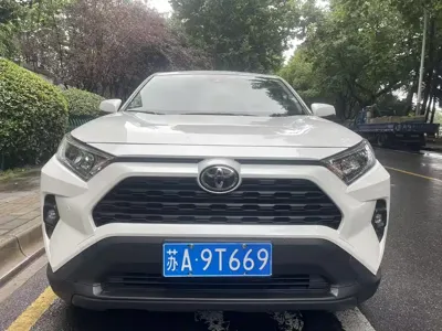 Toyota RAV4 2024, 10000 км, за 105000 CNY