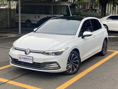 Volkswagen Golf · 2023 год