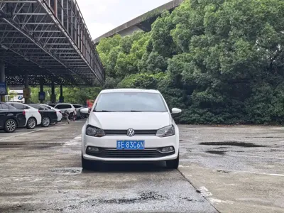 Volkswagen Polo 2016, 102000 км, за 31800 CNY