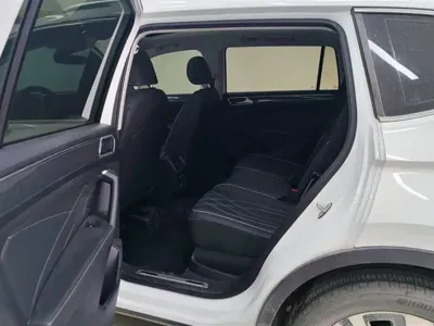 Volkswagen Tiguan L 2023, 23600 км, за 136200 CNY - фото 11