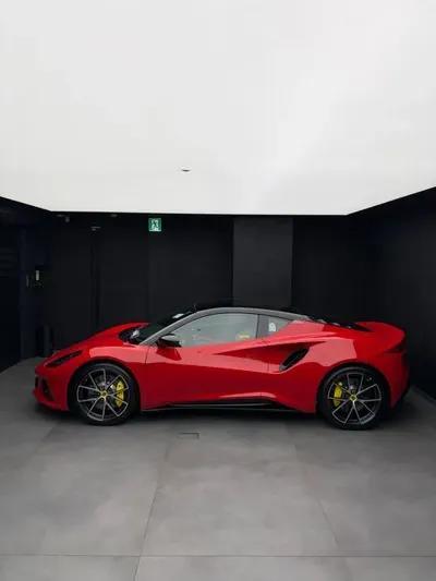 Lotus Emira 2025, 3200 км, за 105000000 KRW
