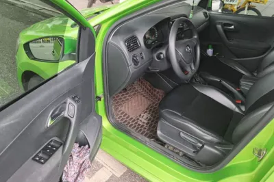 Volkswagen Polo 2016, 66500 км, за 35750.52 CNY - фото 16