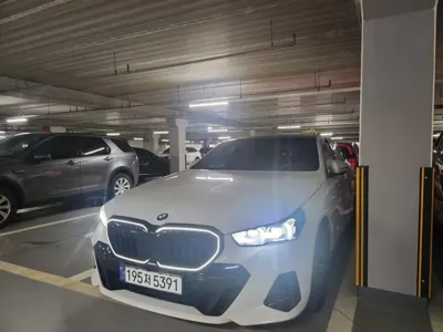 BMW 5-Series 2024, 26332 км, за 54110000 KRW