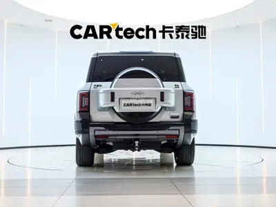 Fang Cheng Bao Leopard 8 · 2025 год
