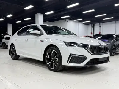 Skoda Octavia 2022, 30000 км, за 133800 CNY