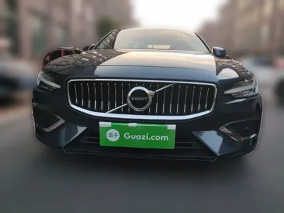 Volvo S60 2022, 64100 км, за 101839 CNY