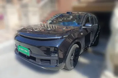 Li Auto L8 · 2023 год