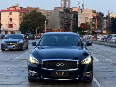 Infiniti Q70 2015, 150000 км, за 58800 CNY