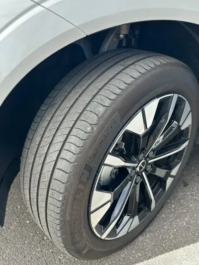 Volvo XC60 2026, 7600 км, за 0 KRW - фото 4