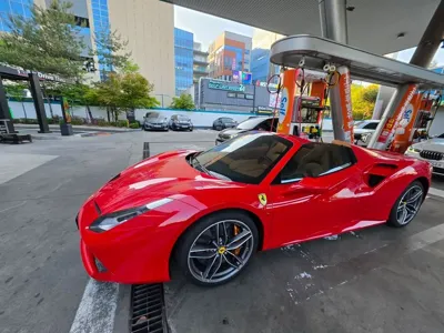 Ferrari 488 2019, 15000 км, за 232000000 KRW