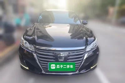 Toyota Crown 2017, 122500 км, за 99148.38 CNY