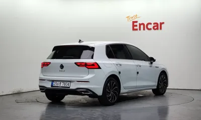 Volkswagen Golf 2024, 15371 км, за 32200000 KRW