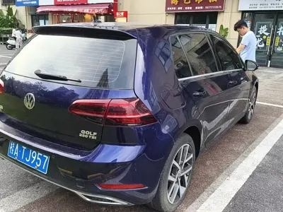 Volkswagen Golf 2020, 76000 км, за 66800 CNY