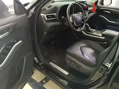 Toyota Highlander 2024, 56600 км, за 196200 CNY - фото 16