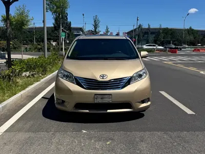 Toyota Sienna · 2014 год