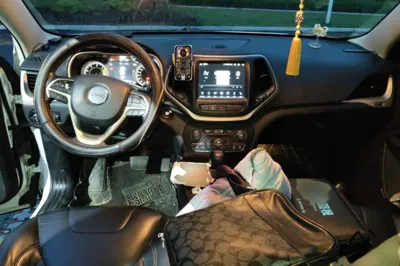 Jeep Cherokee 2016, 91400 км, за 48333.56 CNY - фото 18