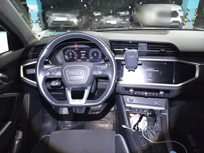 Audi Q3 2021, 60800 км, за 114100 CNY