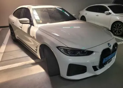 BMW i4 · 2022 год