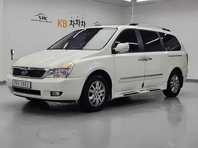 Kia Canival · 2011 год