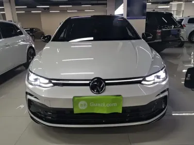 Volkswagen Golf 2024, 24700 км, за 112899 CNY
