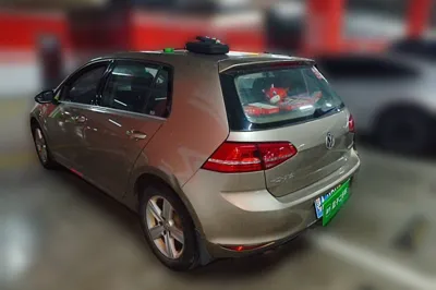 Volkswagen Golf 2015, 116400 км, за 37348.04 CNY