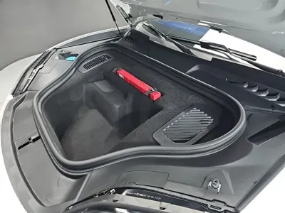 Porsche Macan 2025, 9036 км, за 110000000 KRW - фото 6